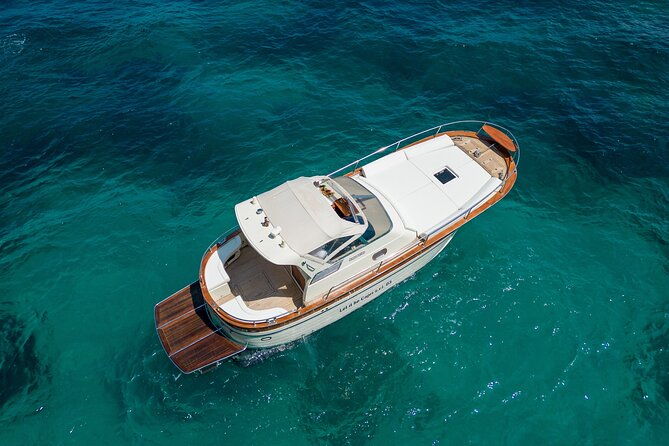 private-tour-to-capri-and-the-amalfi-coast-by-speedboat