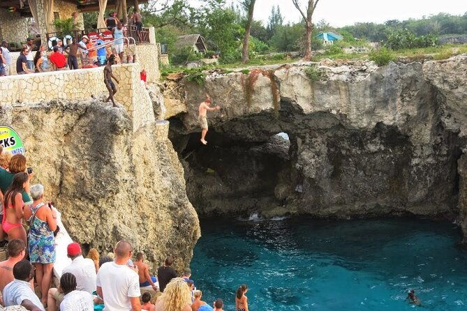 private-tour-to-ricks-cafe-and-seven-mile-beach-negril