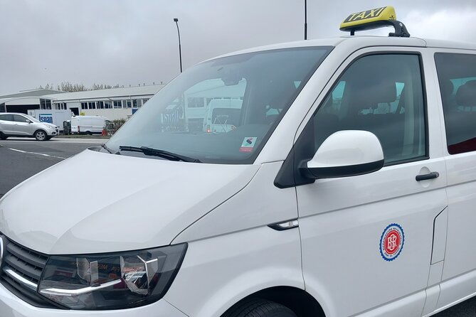 private-transfer-from-keflavik-airport-to-reykjavik-surrounding