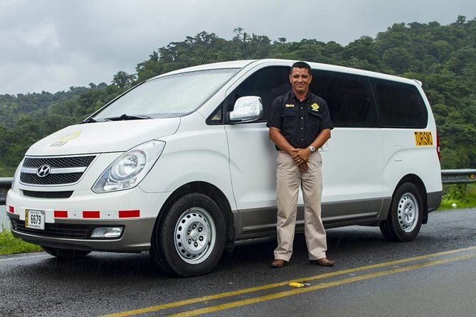 private-transfer-from-manuel-antonio-to-la-fortuna-from-11-to-15-passengers