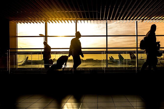 private-transfer-keflavik-airport-to-reykjavik-pick-or-drop-4