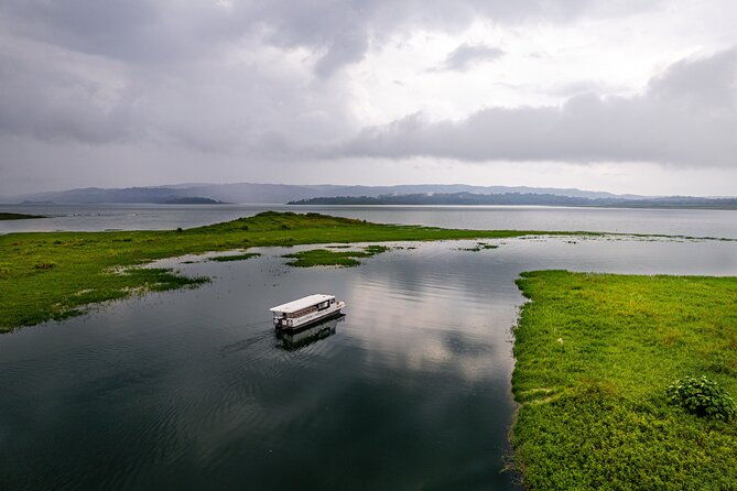 private-transfer-lake-crossing-from-monteverde-to-arenal-from-1-to-6-passengers