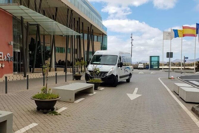private-transfers-from-lanzarote-airport-ace-to-playa-banca