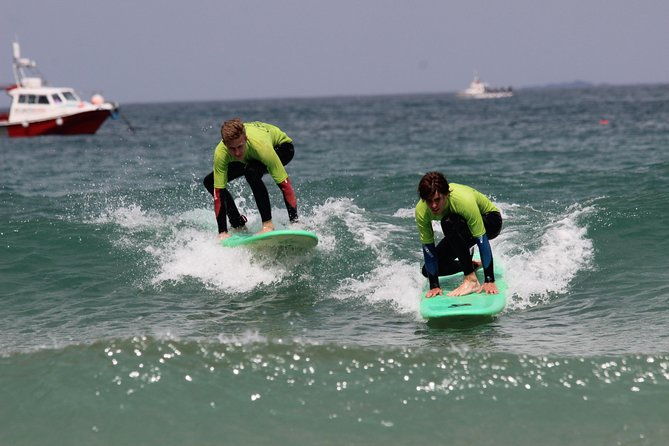 private-two-on-one-surf-lesson-in-newquay-2-students-1-instructor-2