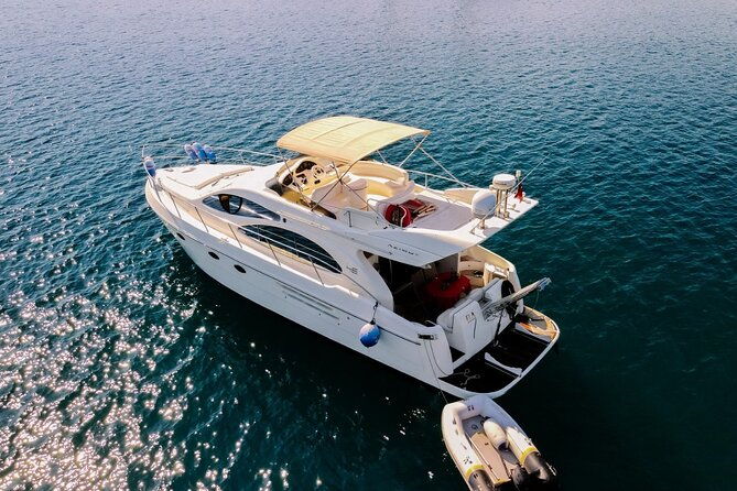 private-vip-motoryacht-charter-in-bodrum-for-6-hours-with-lunch