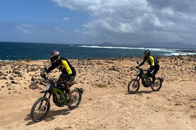 private-volcanoes-tour-electric-experience-of-fuerteventura-2