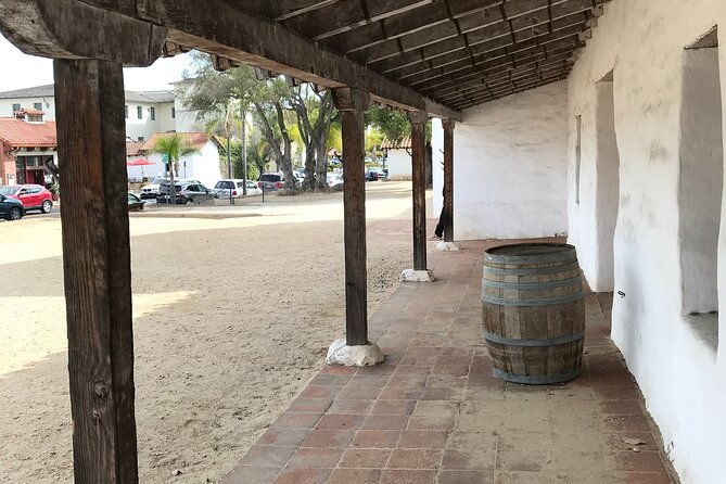 private-walking-tour-of-el-pueblo-viejo-in-santa-barbara