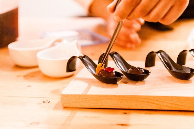 private-workshop-preparation-of-pintxos-with-lunch-in-bilbao-2