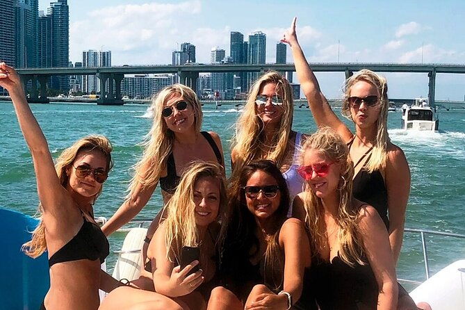 private-yacht-rental-miami-customizable-tours-dolphin-watching