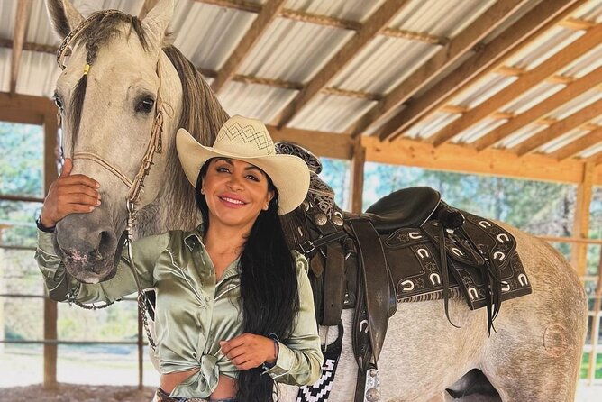 punta-cana-horse-riding-for-beaches-in-field
