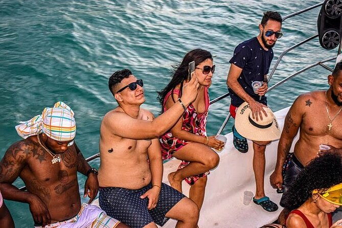 punta-cana-party-boat-snorkeling-diving-music-drink-open-bar