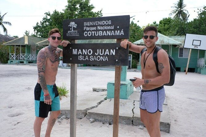 punta-cana-saona-island-catamaran-open-bar-food-hotel-pickup