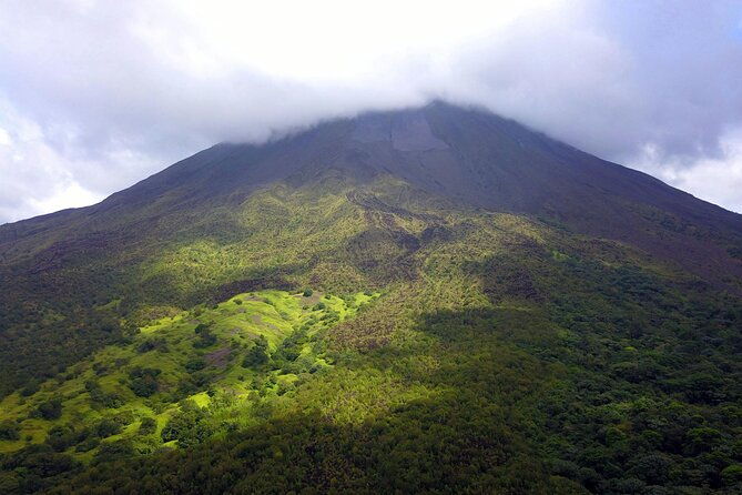 pure-trek-canyoning-volcano-hike-and-hot-springs-in-la-fortuna