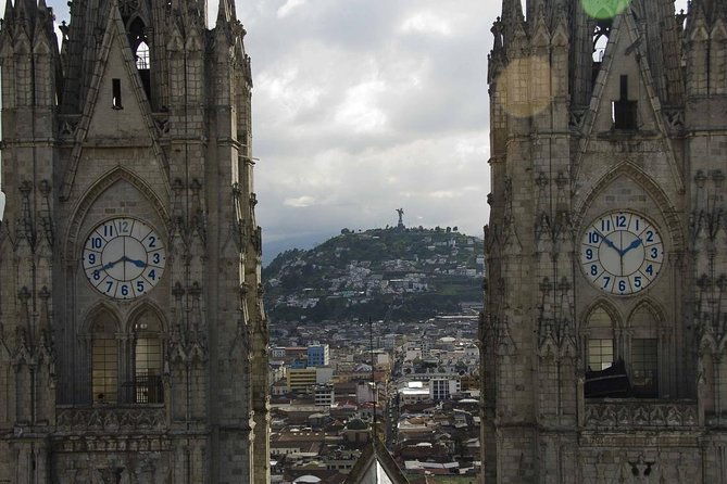 quito-old-town-private-walking-tour-local-market-fruits-chocolate-tasting