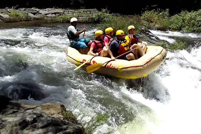 rafting-class-iii-and-iv-in-tenorio-river-from-playa-flamingo