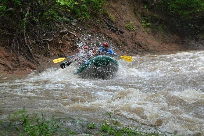 rafting-class-iii-and-iv-in-tenorio-river-from-playa-hermosa