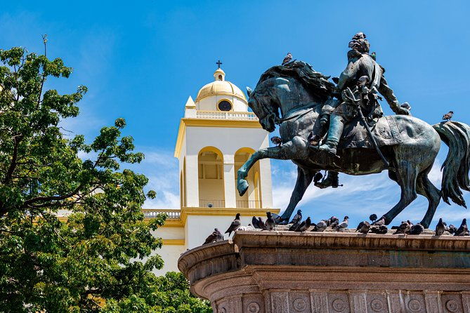 real-city-tour-san-salvador-historic-downtown-boqueron-park