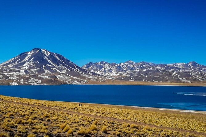 red-stones-altiplanic-lagoons-and-the-atacama-salt-flat