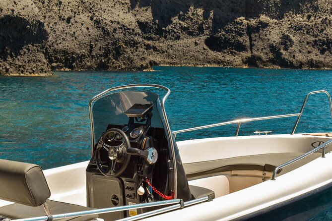 rent-a-boat-with-30-50hp-engine-in-santorini-without-a-license