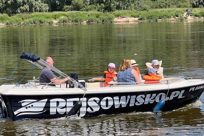 rental-of-motorboat-for-5-on-vistula-in-warsaw-no-licenses-needed