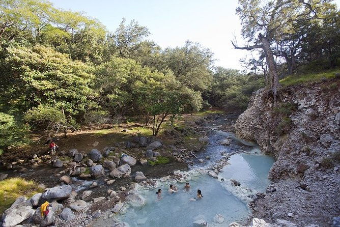 rincon-de-la-vieja-volcano-hike-mud-bath-and-hot-springs