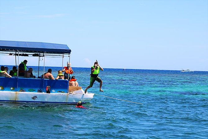 roatan-private-catamaran-shipwreck-blue-channel-and-starfish-with-transfer