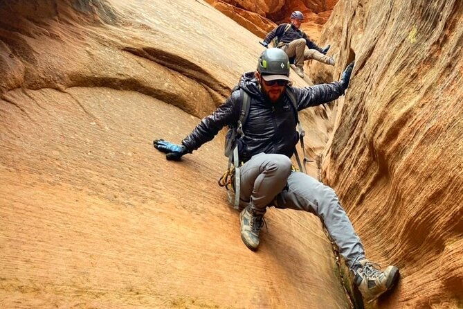 rock-and-roll-rappelling-in-rock-canyon-2