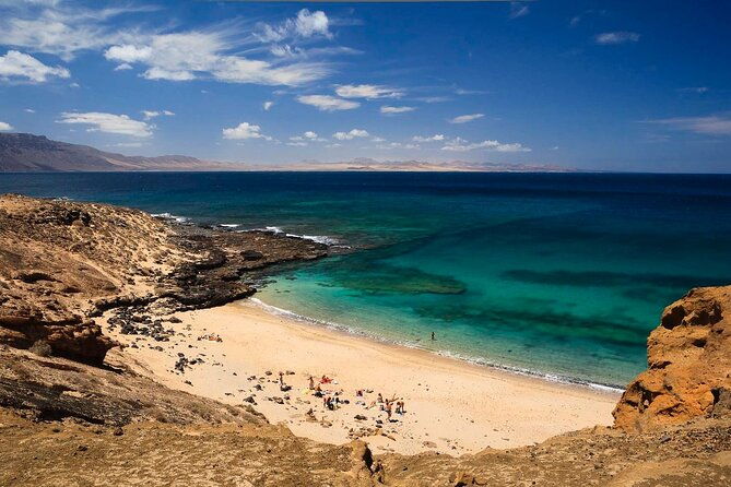 roundtrip-ferry-transfer-to-la-graciosa-with-free-wifi