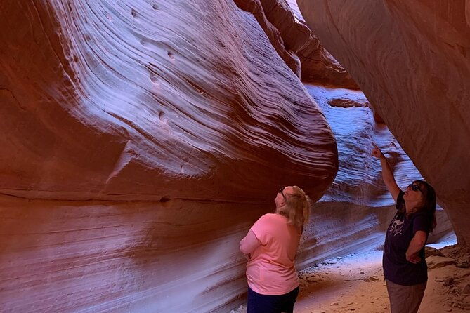 sand-boarding-and-peek-a-boo-slot-canyon-utv-adventure