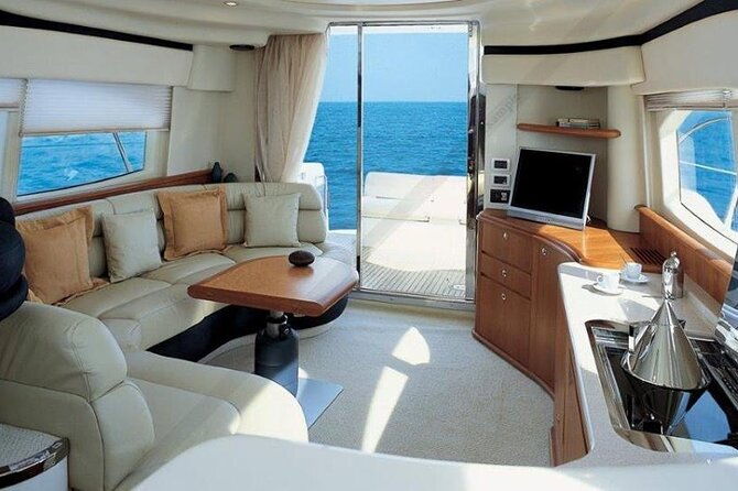 santorini-caldera-private-flybridge-yacht-experience