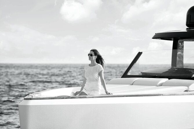 santorini-private-luxury-yacht-sunset-cruise