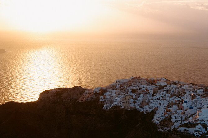 santorini-soireediscover-the-islands-magic-with-a-stylish-twist