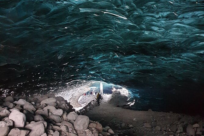 sapphire-ice-cave-tour-from-jokulsarlon-extra-small-group