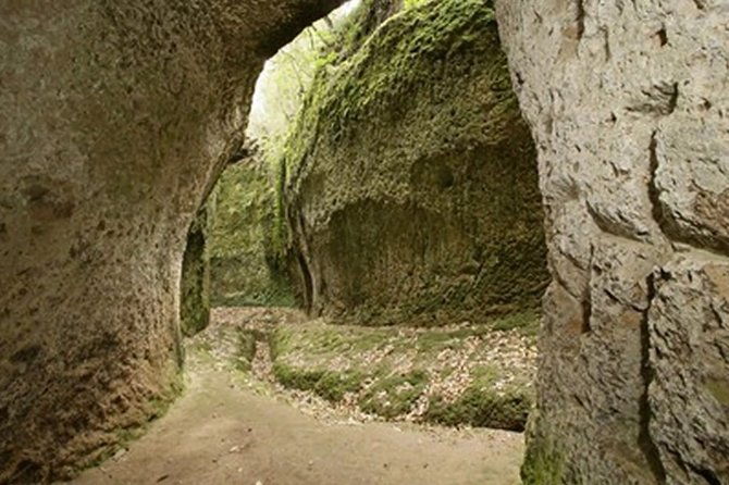 saturnia-and-citta-del-tufo-in-e-bike