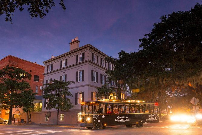 savannah-ghosts-gravestones-trolley-tour