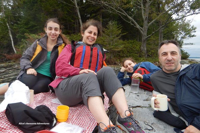 sea-kayak-to-an-island-tour-in-casco-bay