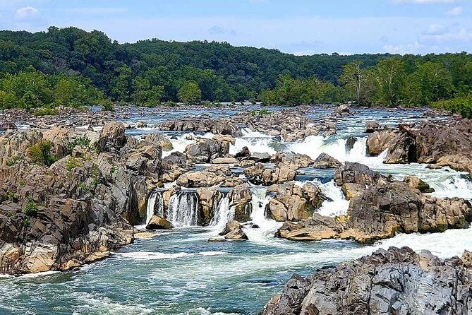 self-guided-waterfall-hiking-tour-through-great-falls-national-park