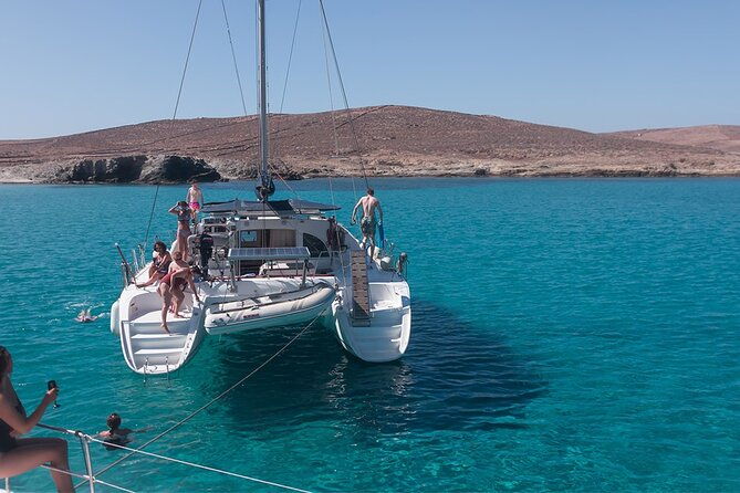 semi-private-cruise-with-luxury-catamaran-in-delos-and-rhenia-islands