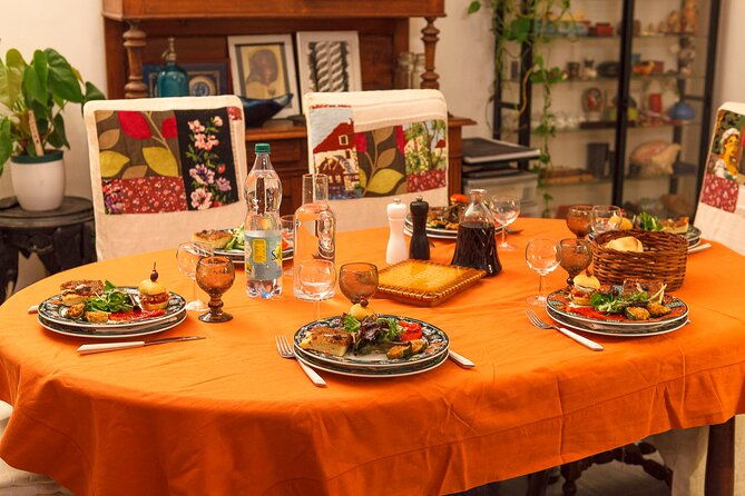 share-a-traditional-meal-with-licauw