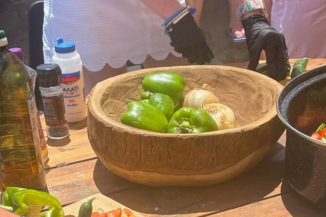 shared-group-cooking-class-at-home-of-mykonian-family-in-mikonos-2