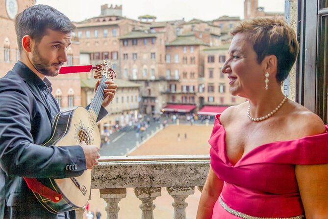 siena-intimate-opera-concert-tour-in-piazza-del-campo