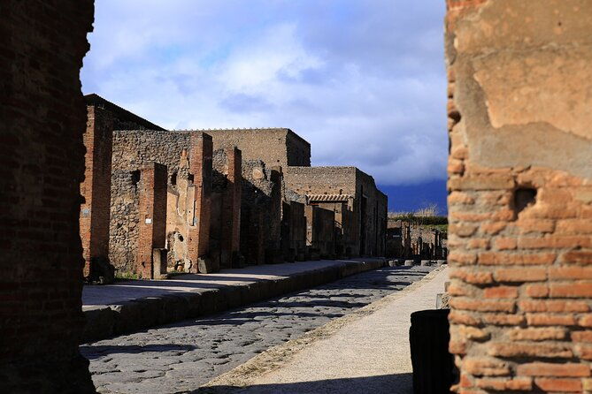 skip-the-line-pompeii-tour-for-kids-and-families-w-special-guide