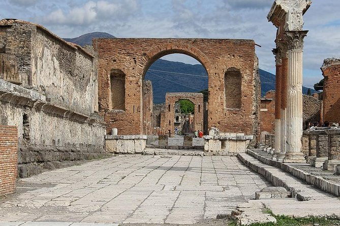 skip-the-lines-private-tour-of-pompeii-including-the-theatre-the-forum-and-all-highlights-2