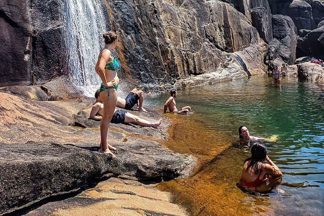 small-group-hike-to-saco-bravo-waterfall