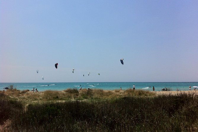 small-group-kiteboarding-lesson-in-puglia