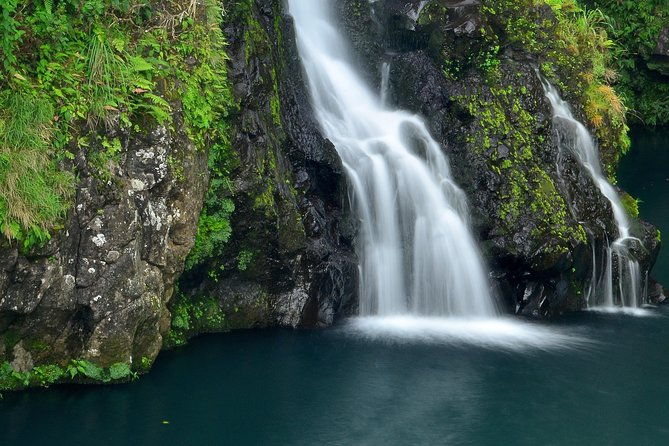 small-group-luxury-tour-road-to-hana-and-kaeleku-cavern-day-trip
