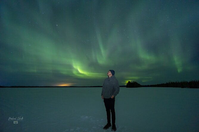 small-group-northern-lights-lodge-tours-from-fairbanks-solo-traveler