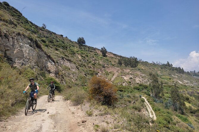 small-group-otavalo-market-and-middle-of-the-world-mountain-bike-tour-from-quito