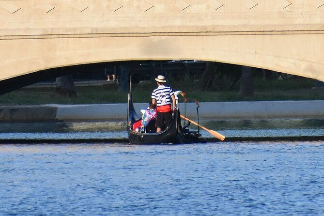 small-group-venetian-gondola-cruise-in-waikiki-with-pastries