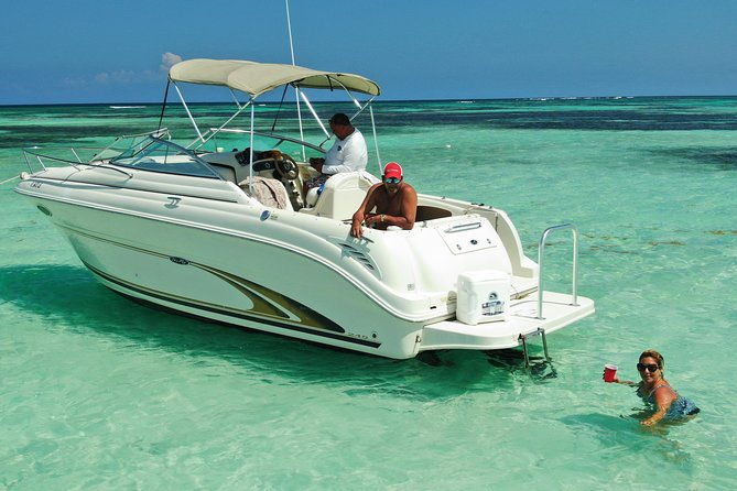 snorkel-sandbar-on-private-searay-yacht-25ft-in-cap-cana-marina-punta-cana
